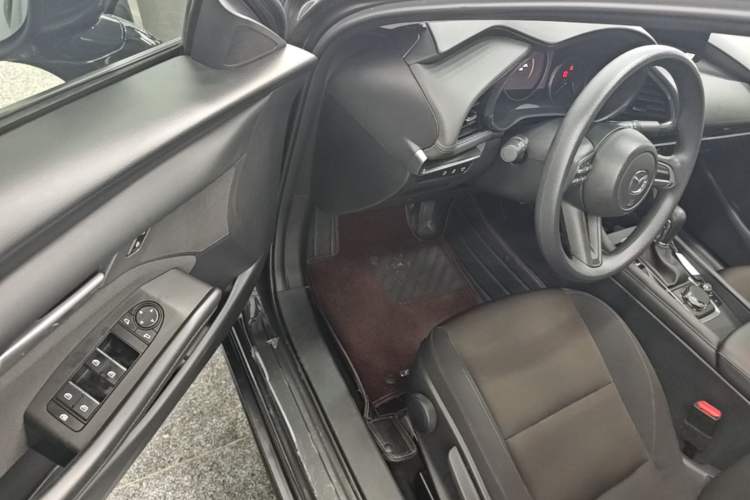 Used Mazda 3 Axela 2022 2.0L Automatic Zhiqing Edition Driver Seat