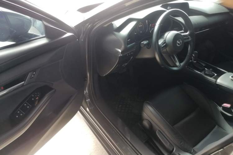 Used Mazda 3 Axela 2022 2.0L Automatic Zhiya Edition Driver Seat