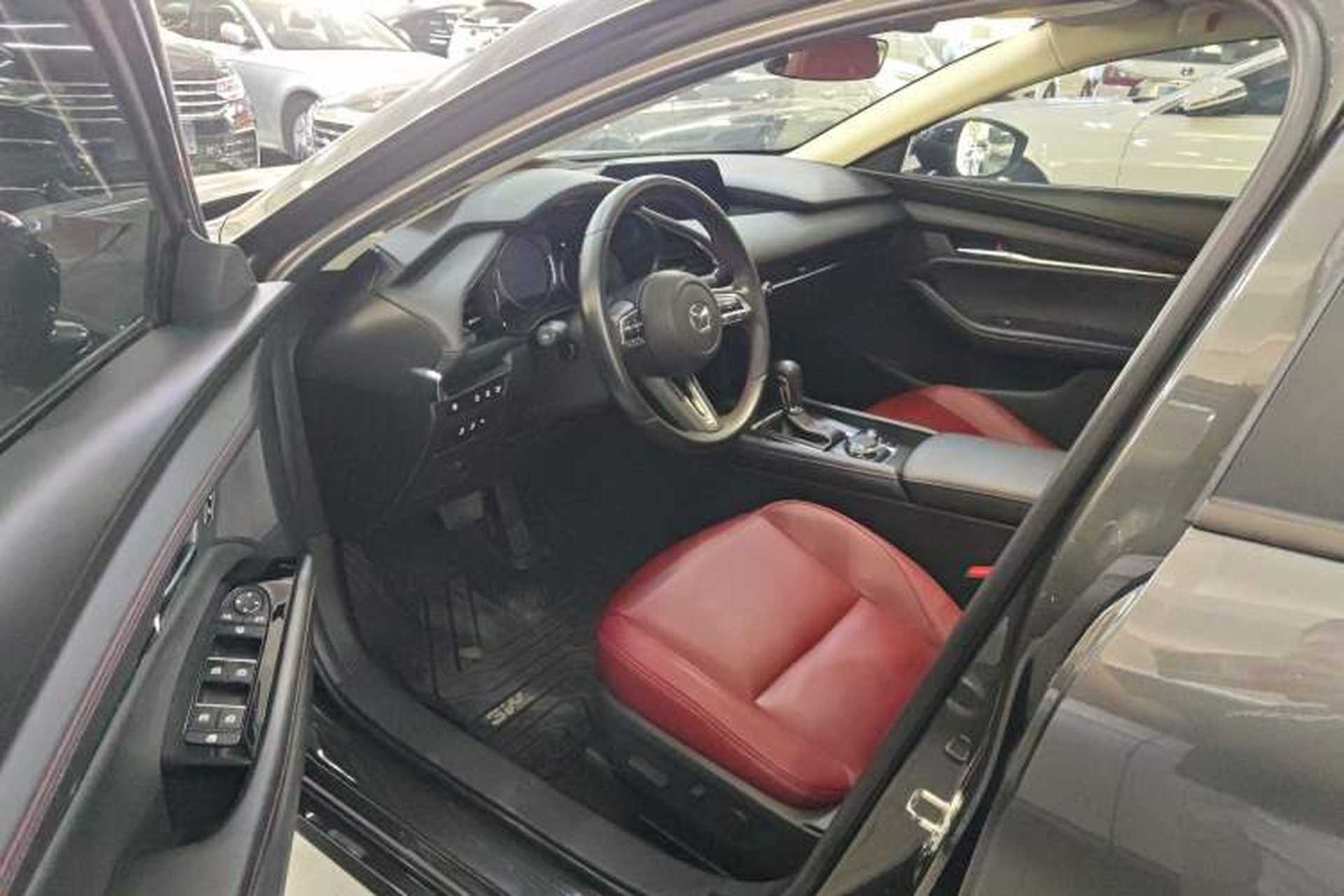 Used Mazda 3 Axela 2022 2.0L Automatic Zhi Rui Obsidian Edition Driver Seat