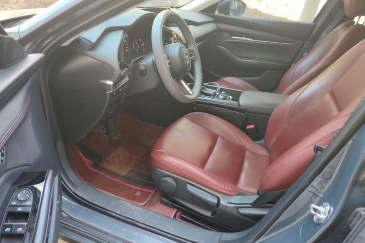 Used Mazda 3 Axela 2022 2.0L Automatic Zhiya Edition Driver Seat