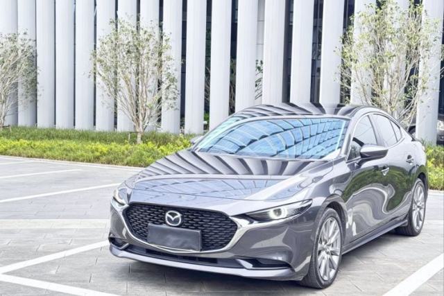 Ojetý Mazda 3 Axela 2022 2.0L Automatic Zhiya Edition