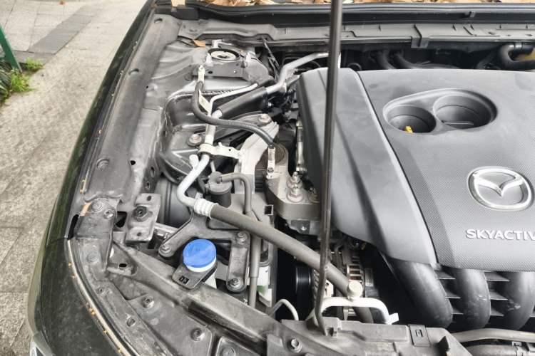 Used Mazda 3 Axela 2022 2.0L Automatic Premium Black Obsidian Edition Engine Bay Right
