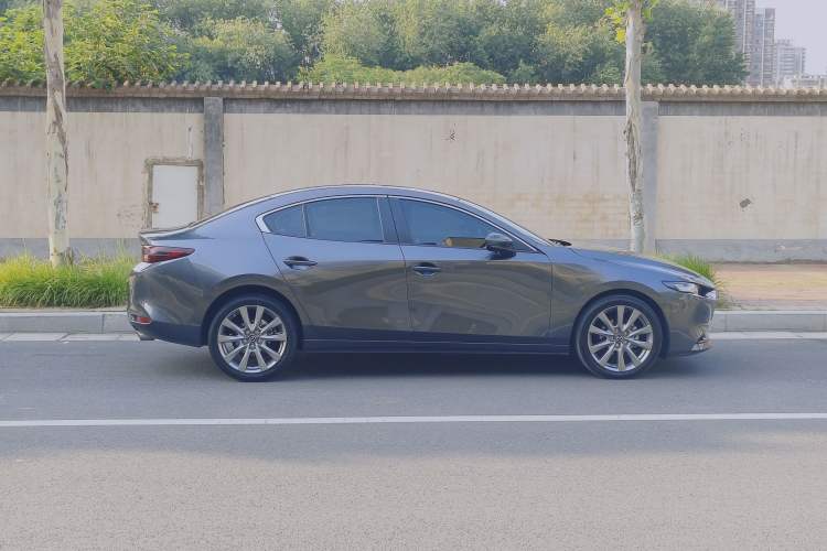 Used Mazda 3 Axela 2022 2.0L Automatic Zhiya Edition Exterior 3