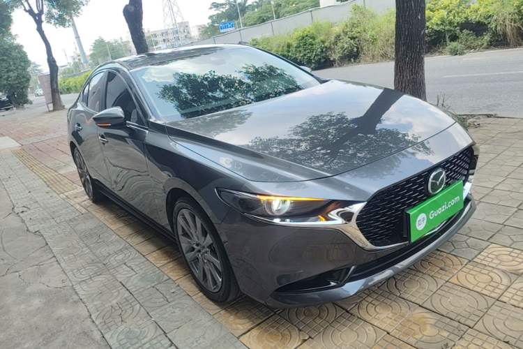 Used Mazda 3 Axela 2022 2.0L Automatic Zhi Rui Edition Front Right 45 Deg