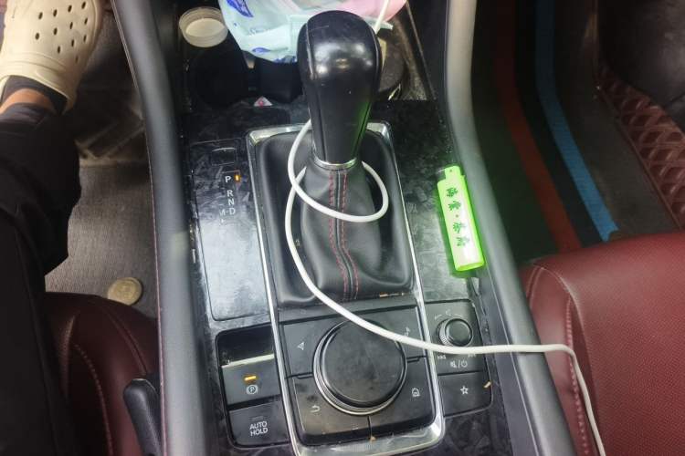 Used Mazda 3 Axela 2022 2.0L Automatic Premium Black Obsidian Edition Gear Lever
