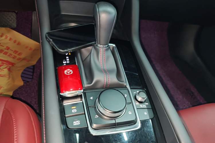 Used Mazda 3 Axela 2022 2.0L Automatic Premium Black Obsidian Edition Gear Lever
