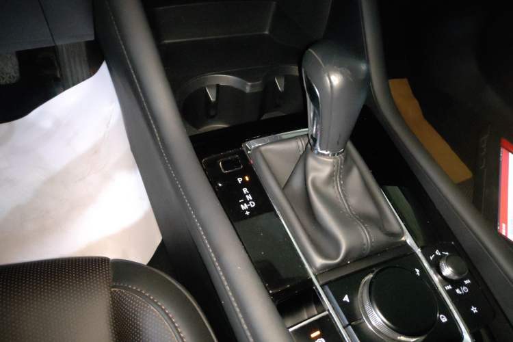 Used Mazda 3 Axela 2022 2.0L Automatic Zhi Rui Edition Gear Lever