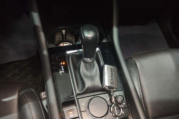 Used Mazda 3 Axela 2022 2.0L Automatic Zhi Rui Edition Gear Lever