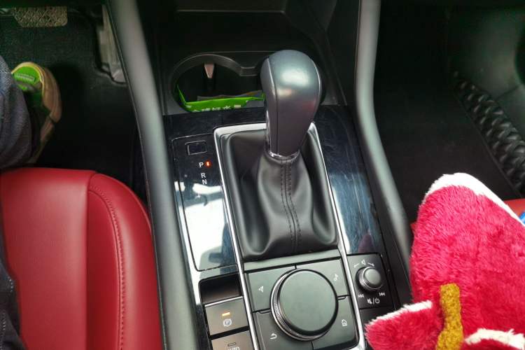 Used Mazda 3 Axela 2022 2.0L Automatic ZhiXuan Edition Gear Lever