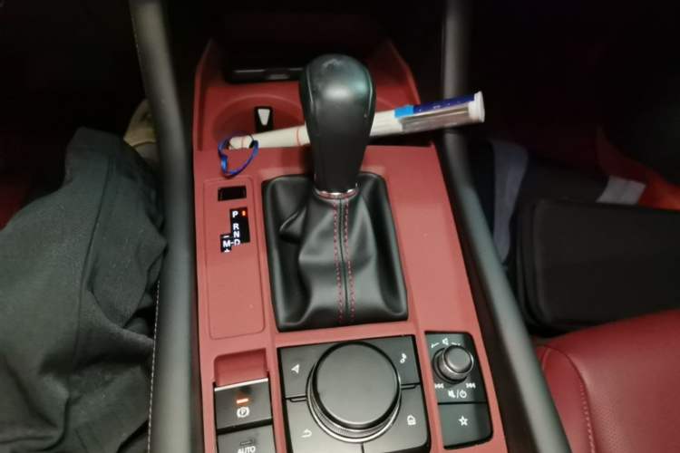 Used Mazda 3 Axela 2022 2.0L Automatic Premium Black Obsidian Edition Gear Lever