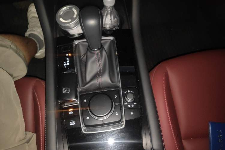 Used Mazda 3 Axela 2022 2.0L Automatic Premium Black Obsidian Edition Gear Lever