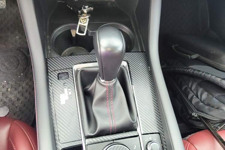 Used Mazda 3 Axela 2022 2.0L Automatic Premium Black Obsidian Edition Gear Lever