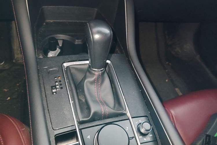 Used Mazda 3 Axela 2022 2.0L Automatic Premium Black Obsidian Edition Gear Lever