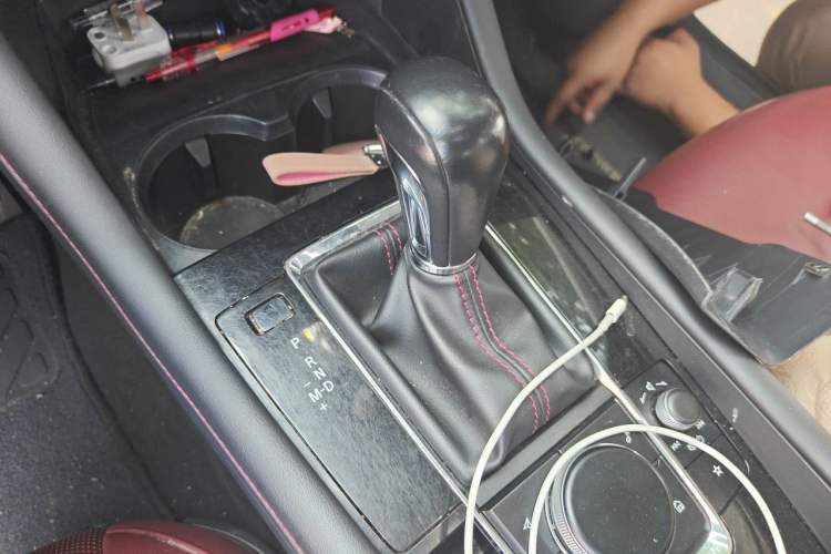 Used Mazda 3 Axela 2022 2.0L Automatic Premium Black Obsidian Edition Gear Lever
