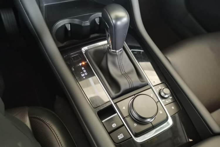 Used Mazda 3 Axela 2022 2.0L Automatic Zhi Rui Edition Gear Lever