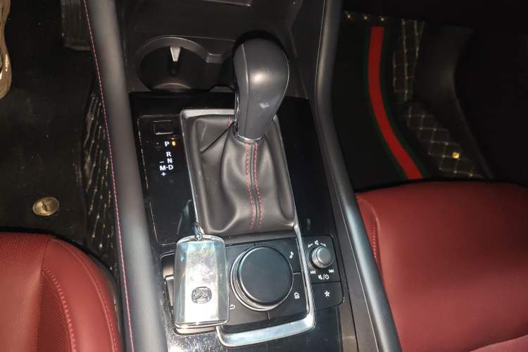 Used Mazda 3 Axela 2022 2.0L Automatic Premium Black Obsidian Edition Gear Lever