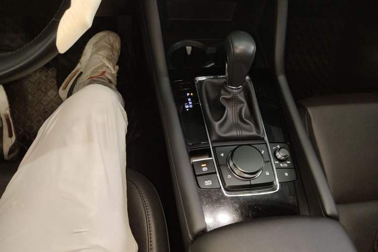 Used Mazda 3 Axela 2022 2.0L Automatic Zhiyao Edition Gear Lever