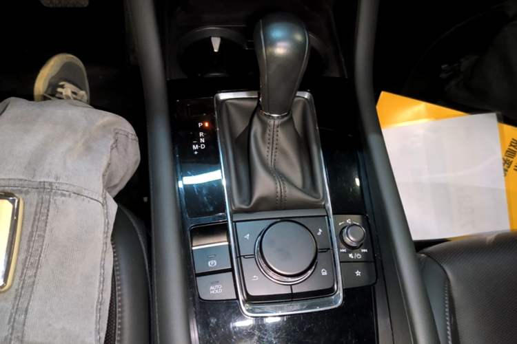 Used Mazda 3 Axela 2022 2.0L Automatic Zhiyao Edition Gear Lever