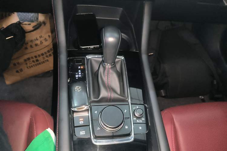 Used Mazda 3 Axela 2022 2.0L Automatic Premium Black Obsidian Edition Gear Lever