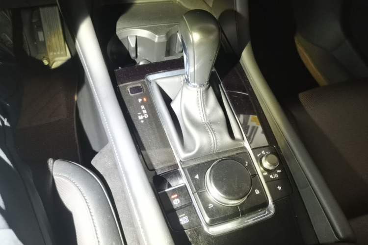 Used Mazda 3 Axela 2022 2.0L Automatic Zhi Rui Edition Gear Lever