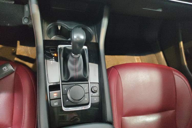 Used Mazda 3 Axela 2022 2.0L Automatic Premium Black Obsidian Edition Gear Lever
