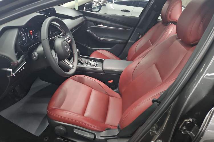 Used Mazda 3 Axela 2022 2.0L Automatic Premium Black Obsidian Edition Interior 1