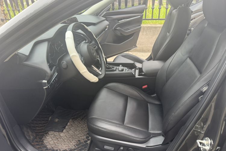 Used Mazda 3 Axela 2022 2.0L Automatic Zhiyao Edition Interior 2