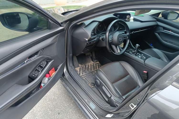 Used Mazda 3 Axela 2022 2.0L Automatic Zhiya Edition Interior 3