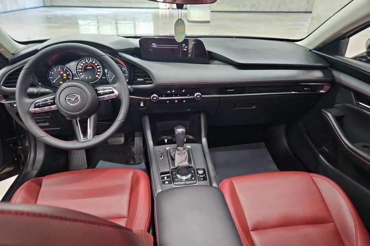 Used Mazda 3 Axela 2022 2.0L Automatic Premium Black Obsidian Edition Interior 3