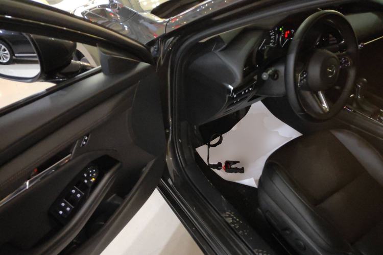 Used Mazda 3 Axela 2022 2.0L Automatic Zhi Rui Edition Interior 3