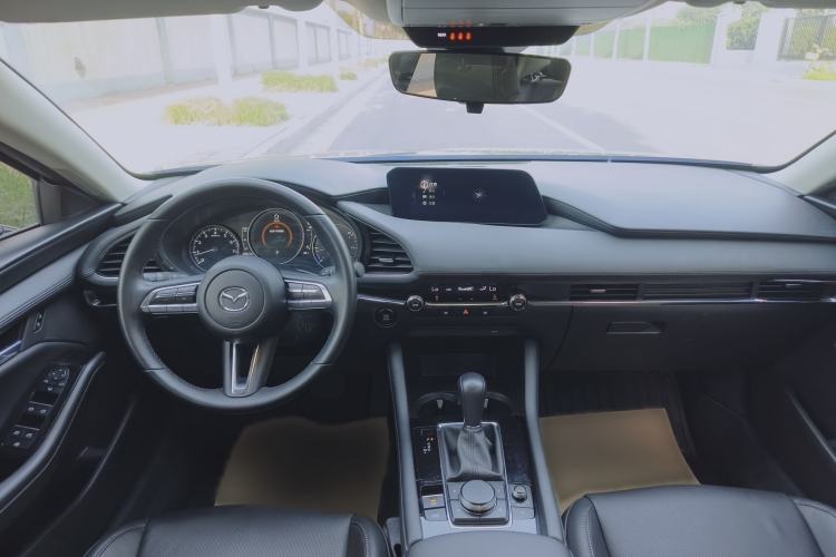 Used Mazda 3 Axela 2022 2.0L Automatic Zhiya Edition Interior 4