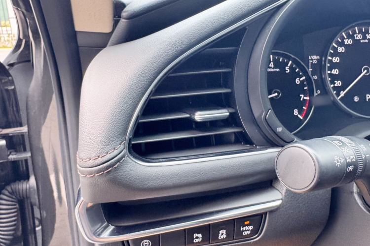 Used Mazda 3 Axela 2022 2.0L Automatic Zhiya Edition Interior 7