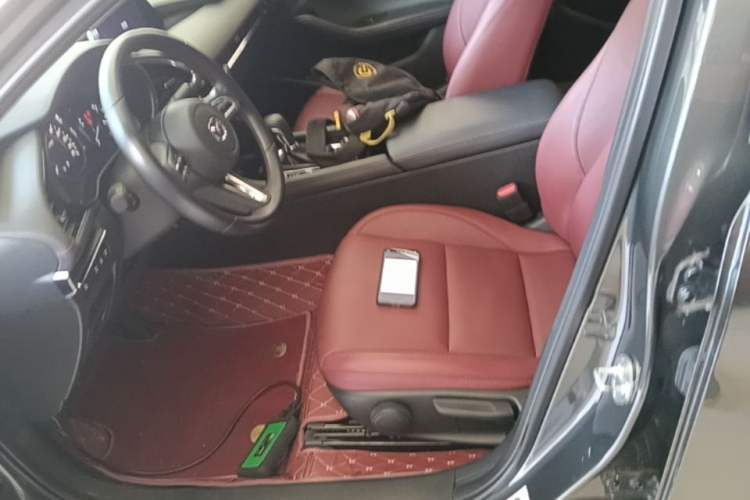 Used Mazda 3 Axela 2022 2.0L Automatic Premium Black Obsidian Edition Left Front Seat