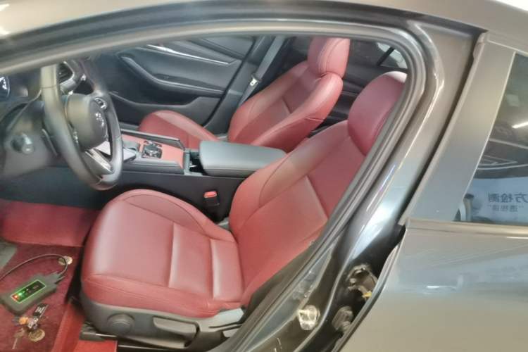 Used Mazda 3 Axela 2022 2.0L Automatic Premium Black Obsidian Edition Left Front Seat