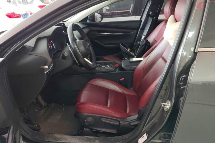 Used Mazda 3 Axela 2022 2.0L Automatic Premium Black Obsidian Edition Left Front Seat