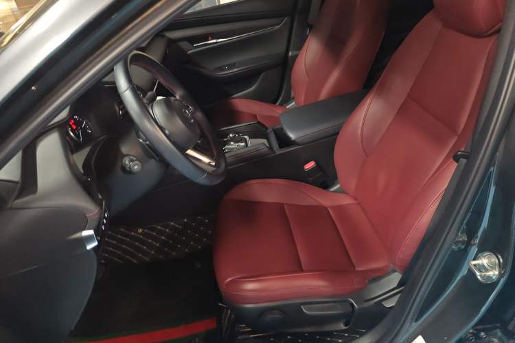Used Mazda 3 Axela 2022 2.0L Automatic Premium Black Obsidian Edition Left Front Seat