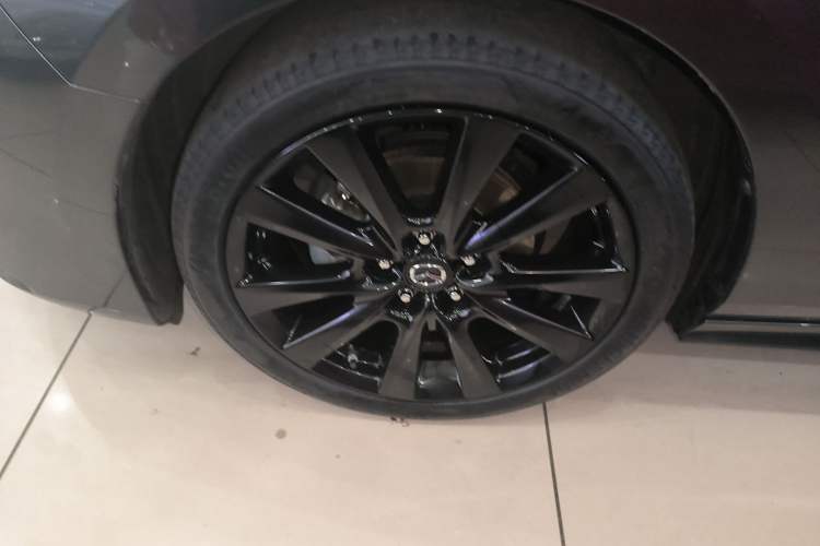 Used Mazda 3 Axela 2022 2.0L Automatic Premium Black Obsidian Edition Left Front Wheel Hub