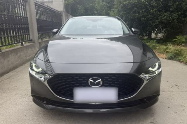 Ojetý Mazda 3 Axela 2022 2.0L Automatic Zhiyao Edition