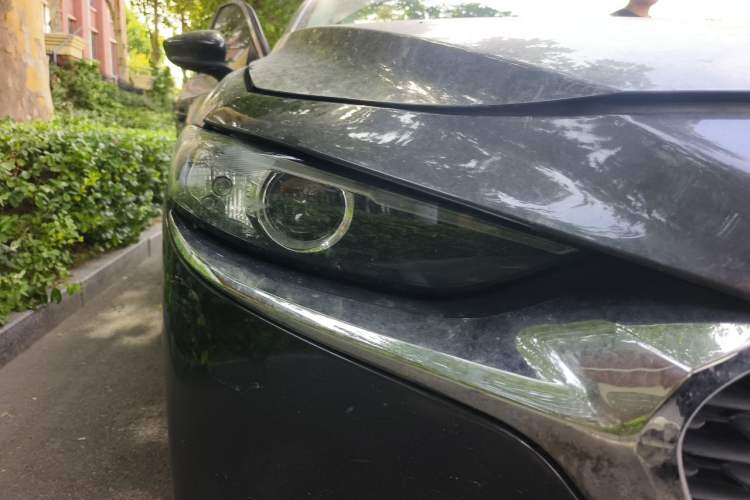 Used Mazda 3 Axela 2022 2.0L Automatic Premium Black Obsidian Edition Right Front Headlight