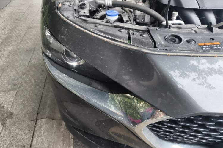 Used Mazda 3 Axela 2022 2.0L Automatic Premium Black Obsidian Edition Right Front Headlight