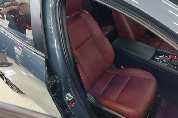 Used Mazda 3 Axela 2022 2.0L Automatic Premium Black Obsidian Edition Right Front Seat