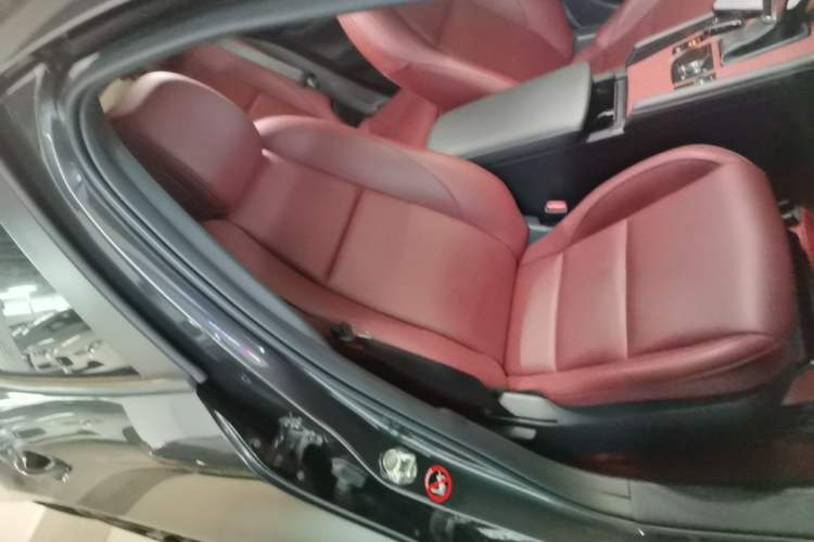 Used Mazda 3 Axela 2022 2.0L Automatic Premium Black Obsidian Edition Right Front Seat