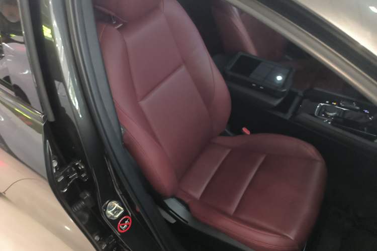Used Mazda 3 Axela 2022 2.0L Automatic Premium Black Obsidian Edition Right Front Seat