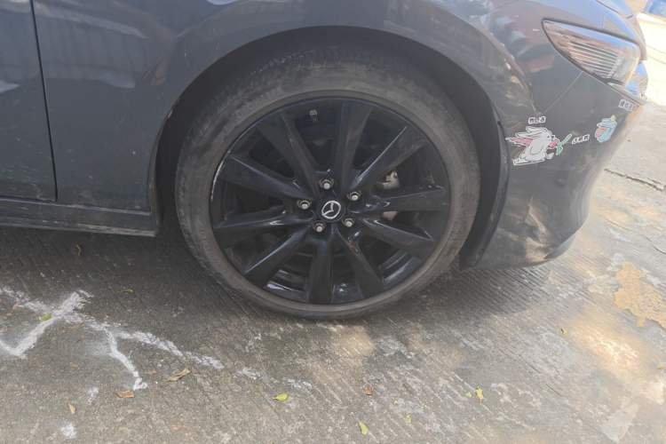 Used Mazda 3 Axela 2022 2.0L Automatic Premium Black Obsidian Edition Right Front Wheel Hub