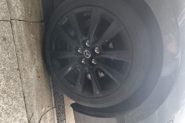Used Mazda 3 Axela 2022 2.0L Automatic Premium Black Obsidian Edition Right Front Wheel Hub