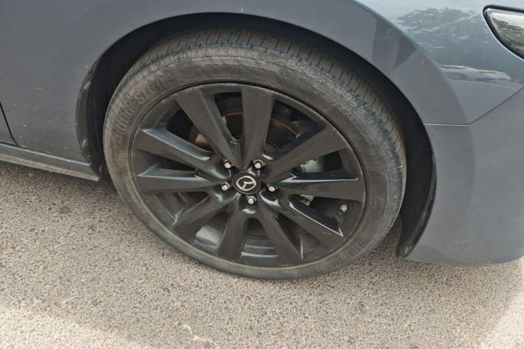 Used Mazda 3 Axela 2022 2.0L Automatic Zhi Rui Obsidian Edition Right Front Wheel Hub