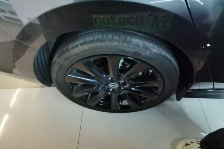Used Mazda 3 Axela 2022 2.0L Automatic Premium Black Obsidian Edition Right Rear Wheel Hub
