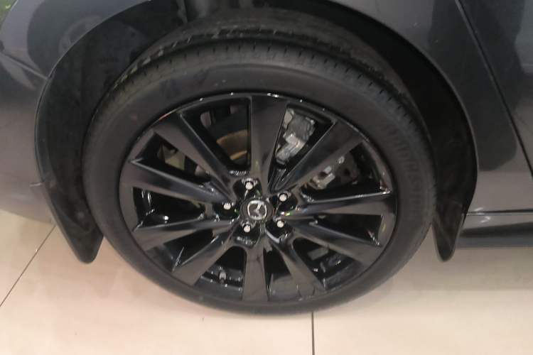 Used Mazda 3 Axela 2022 2.0L Automatic Premium Black Obsidian Edition Right Rear Wheel Hub
