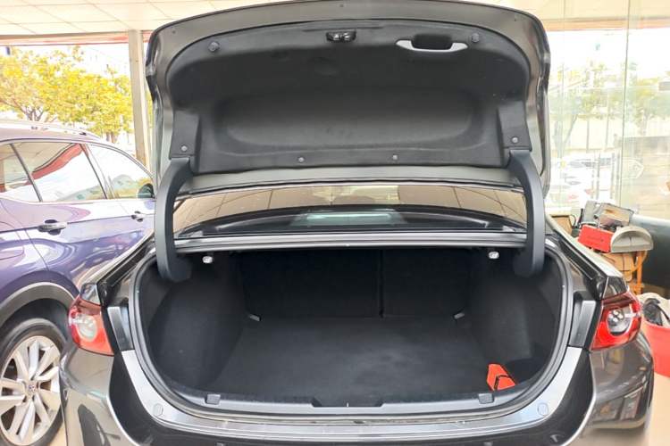Used Mazda 3 Axela 2022 2.0L Automatic Zhiqing Edition Trunk