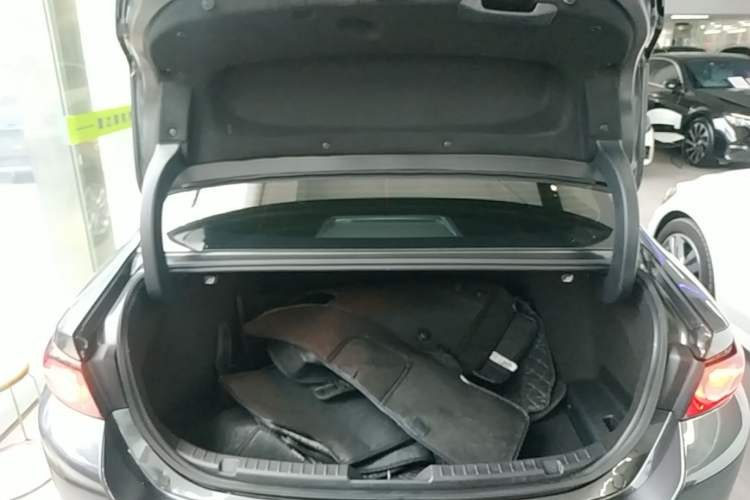 Used Mazda 3 Axela 2022 2.0L Automatic Zhiqing Edition Trunk